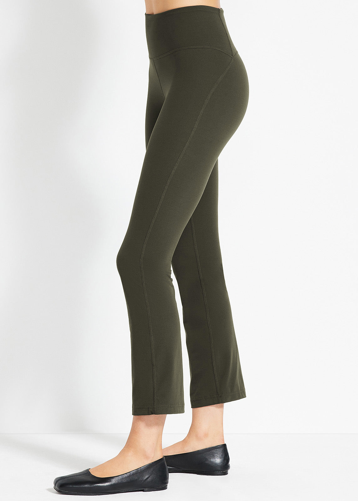 In Motion Pocket Cropped Flare
