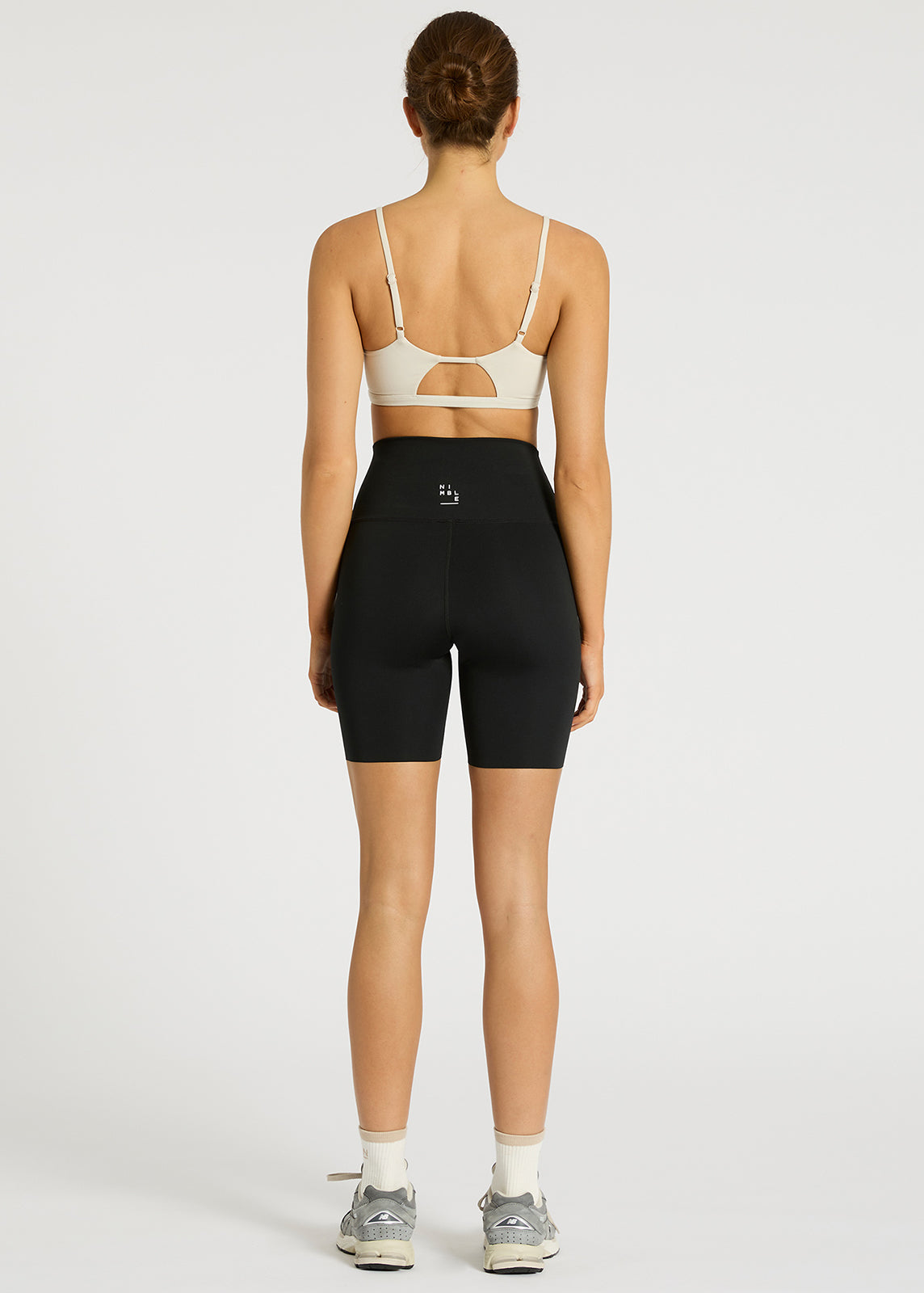 Essential Short 18cm