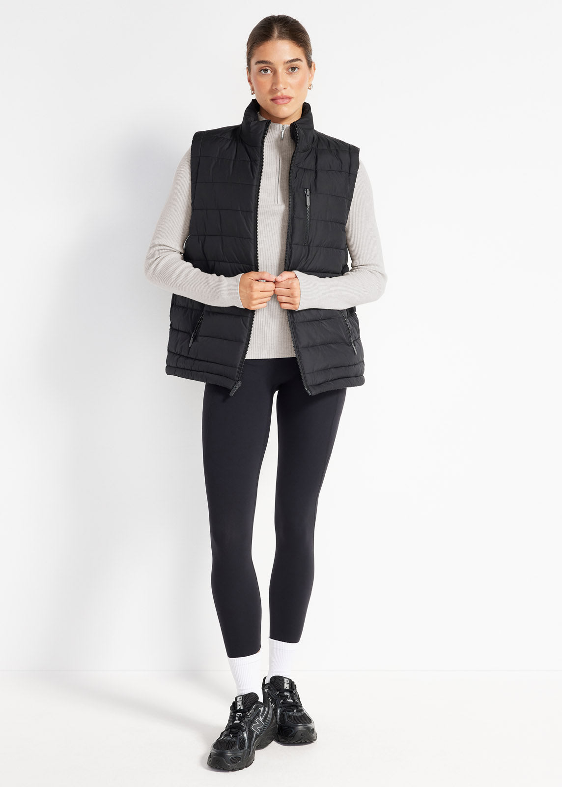 【極美品】TNRCN REVERSIBLE DOWN VEST BLACK M 極美品】TNRCN REVERSIBLE DOWN VEST BLACK M 【公式通販】