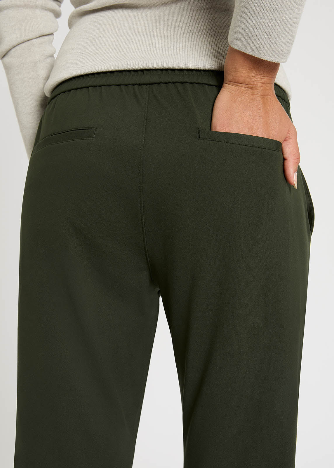 Essential Travel Pant