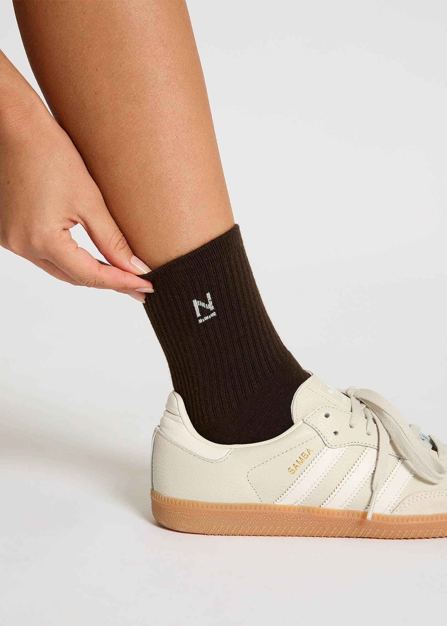 Essential N Quarter Socks
